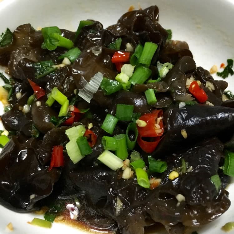 冯妈凉拌木耳的做法图解1