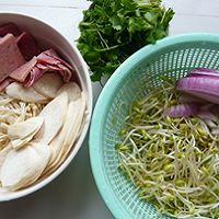 风靡街头的大锅菜——炒什锦的做法图解2