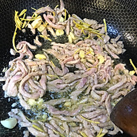青椒肉丝（蟹味菇版）的做法图解3