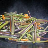 减脂美食，素炒野生蕨菜的做法图解5