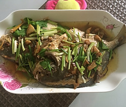 豆酱煮鲳鱼的做法