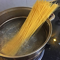 黑椒柠香南美虾炒意面的做法图解1