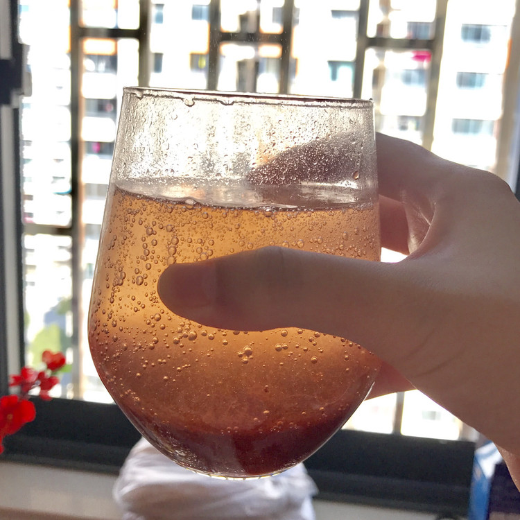 草莓气泡水的做法