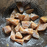 拔丝地瓜的做法图解1