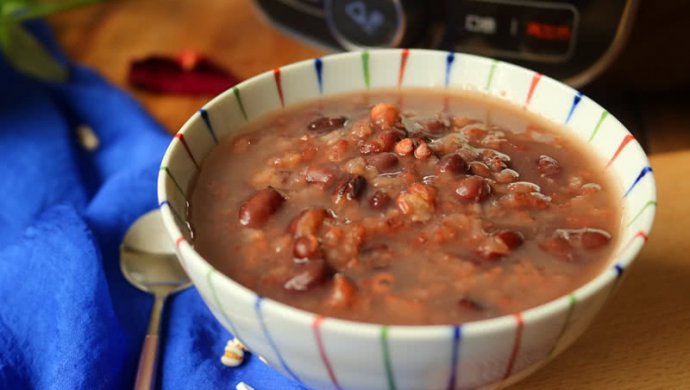 红豆薏米砂锅粥