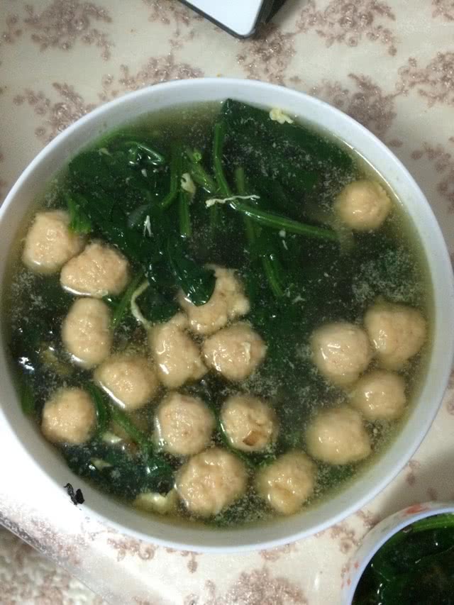 菠菜紫菜蛋花肉丸汤