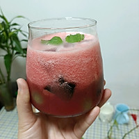#在夏日饮饮作乐#清凉葡萄杨梅瓜汁的做法图解5
