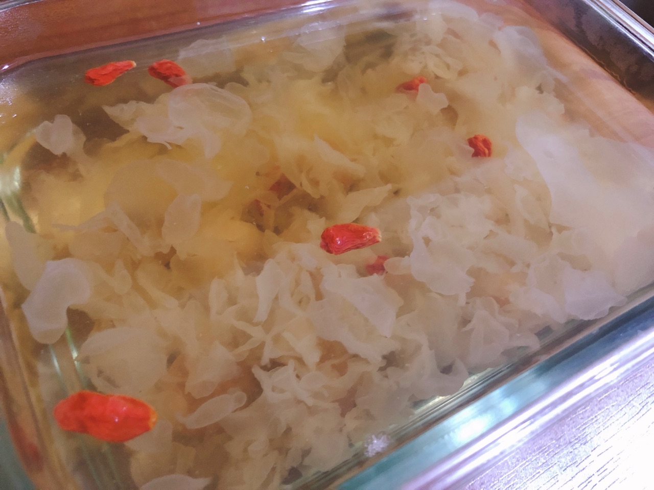 枸杞桂圆银耳汤的做法图解4