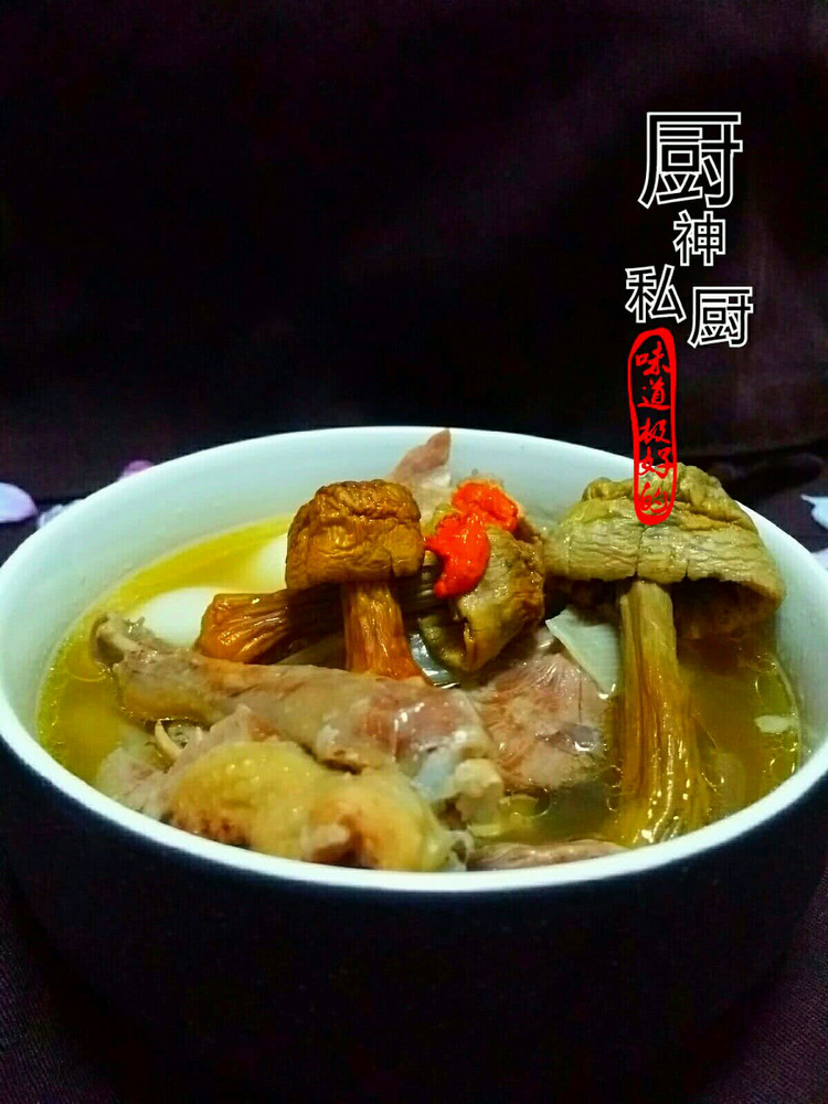 松茸炖乳鸽的做法