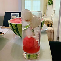 超简单的夏日饮品～西瓜荔枝气泡水～颜值巨高的做法图解6