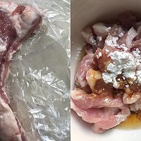 猪颈肉炒木耳的做法图解1
