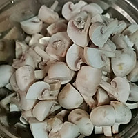 美容养颜篇——草菇乌鸡汤的做法图解2
