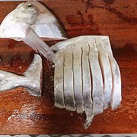 #以美食的名义说爱她#【清蒸鲳鱼】的做法图解2