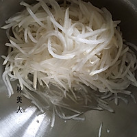 红油萝卜丝的做法图解1