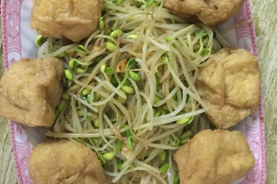 黄豆芽炒豆腐泡