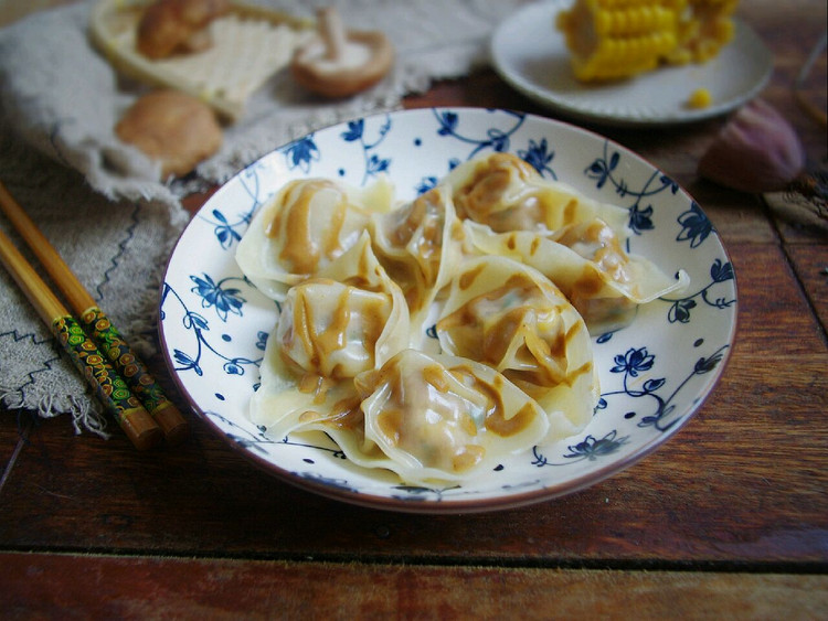 可蒸可煮的麻酱馄饨——鲜肉香菇玉米馅的做法