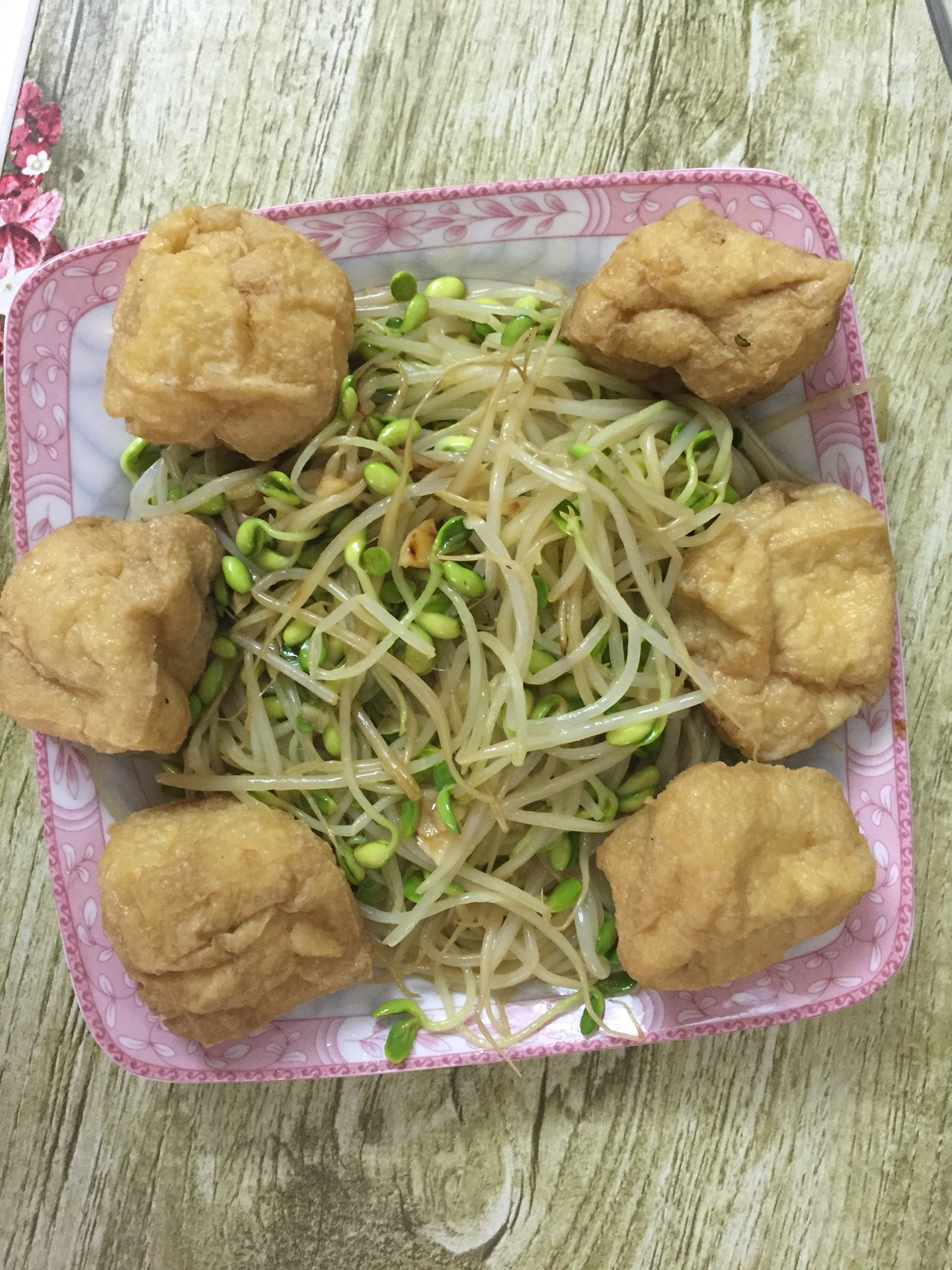 Stir fried bean curd with bean sprouts