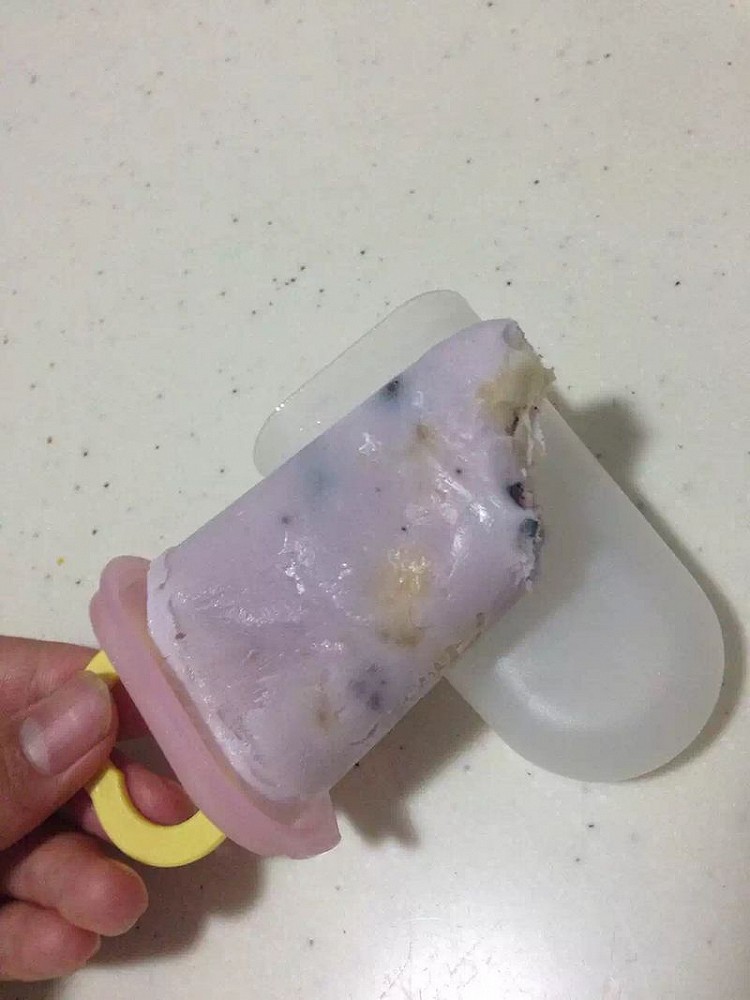 蓝莓酸奶冰棍的做法