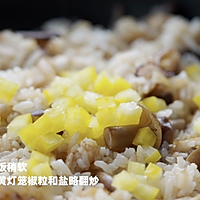 只需一碗米饭🍚几分钟吃上香喷喷菌菇烩饭！的做法图解4