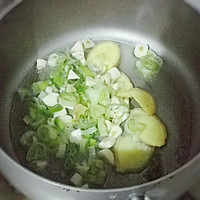 羊肉炖萝卜的做法图解2