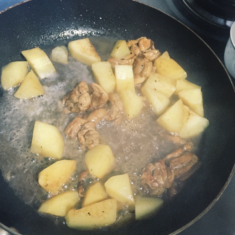 土豆烧鸡的做法图解5