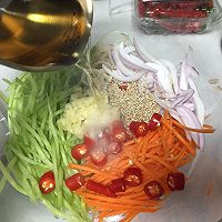 凉拌金针菇洋葱香菜胡萝卜的做法图解7