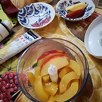 #在夏日饮饮作乐#黄桃苹果奶昔的做法图解4