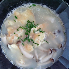 奶白蟹味菇蛋汤
