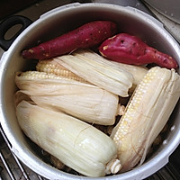 高压锅水煮玉米地瓜的做法图解3