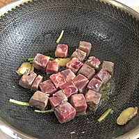 #秋天怎么吃# 红烧土豆牛腩粒的做法图解4