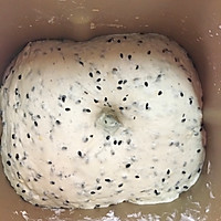 黑芝麻咸苏打饼干的做法图解2