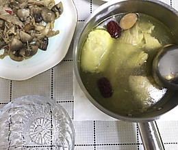 榴莲炖鸡汤的做法