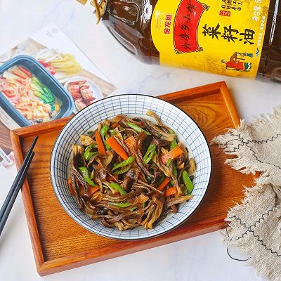 辣椒炒鹿茸菇