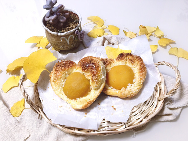 黄桃椰蓉心形面包