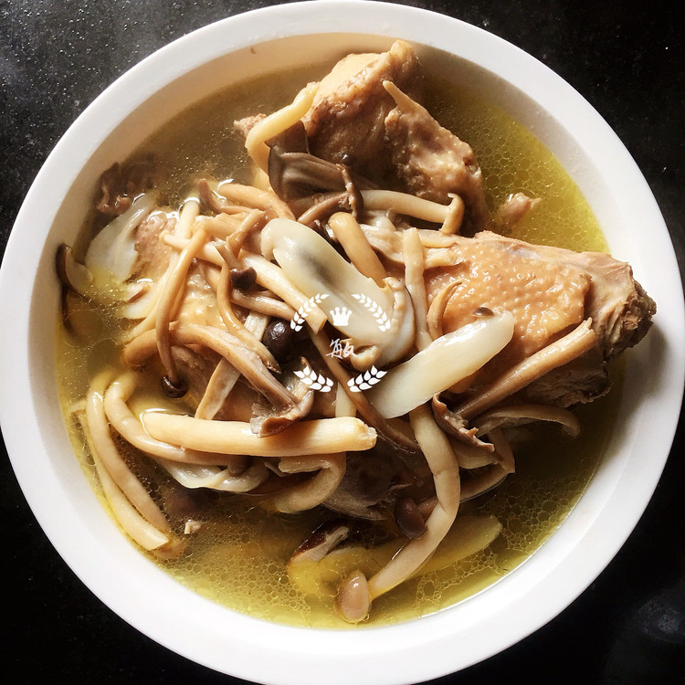 鲜美可口“鲜香菌炖鸡汤”的做法