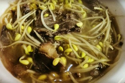 海南黄辣椒牛肉豆芽汤