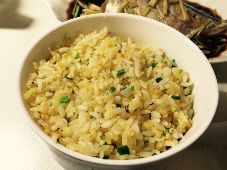 黄金蛋炒饭的做法图解2