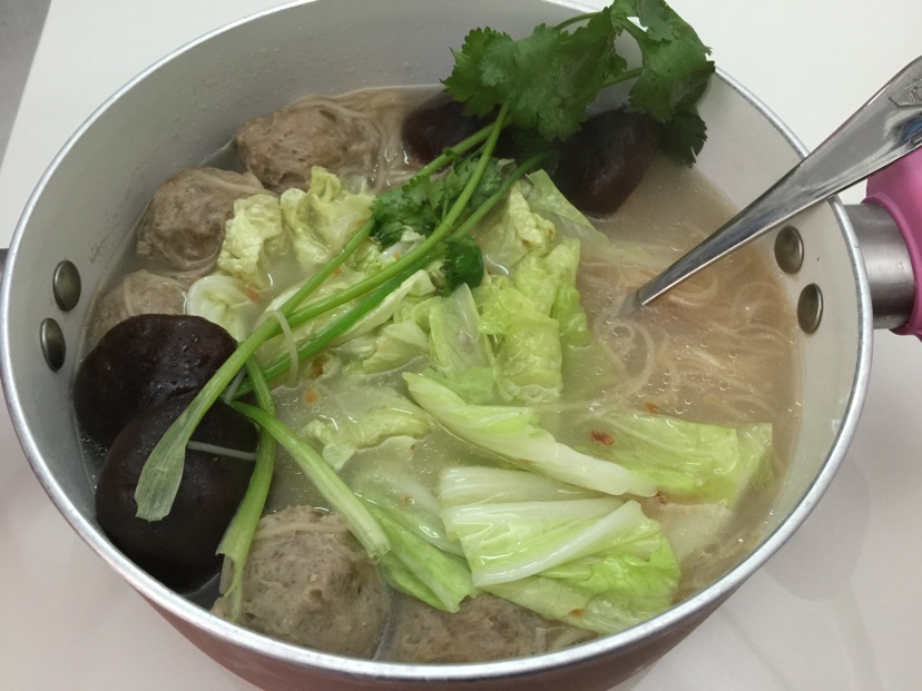 牛肉丸面线汤的做法图解3