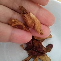 雪梨马蹄银耳羹的做法图解3