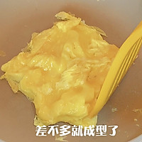 牛油果虾仁滑蛋三明治的做法图解4