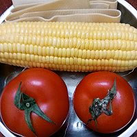 番茄热狗煮米粉的做法图解1