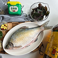 怀旧美食·紫苏烧鳊鱼的做法图解1