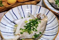 #米饭最强CP#葱油水汆鲳鱼的做法