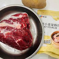 牛肉炖土豆蘑菇的做法图解1