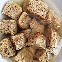 四季烤麸～咸甜鲜香，烤麸Q弹，汤汁浓郁，好吃得停不下筷子。的做法图解1