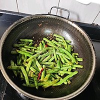 素食 干煸四季豆 不用油炸的家常做法的做法图解4