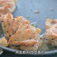 奶油口蘑炖鸡排的做法图解6