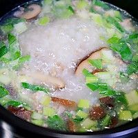 #入秋滋补正当时#营养易消化的香菇肉沫蔬菜粥的做法图解5