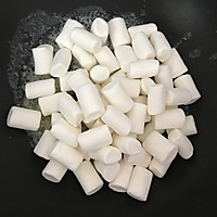 蔓越莓花生牛轧糖的做法图解3