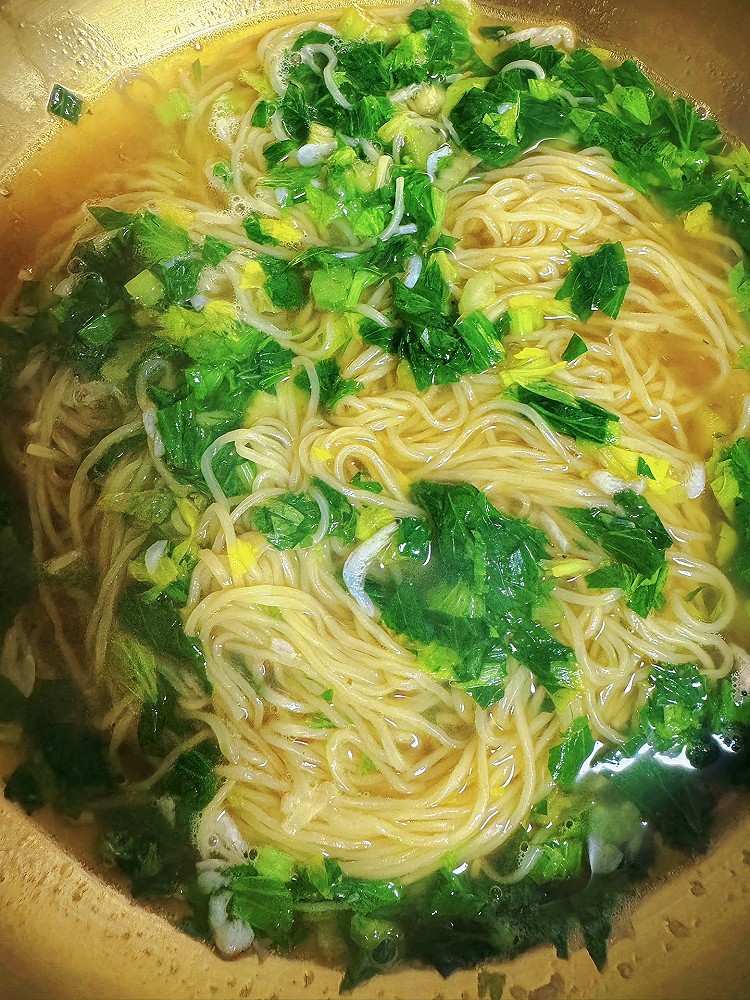 一碗芹菜面的做法